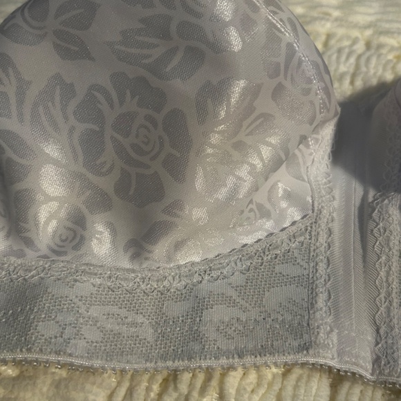 White PLAYTEX 18 Hour Comfort-Strap Wireless Bra - Picture 2 of 5